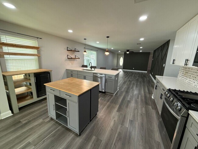 Foto del edificio - Pensacola - Springdale Forest - 3 bedroom, 2 bathroom