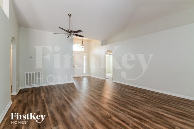Building Photo - 5521 Sycamore Canyon Dr
