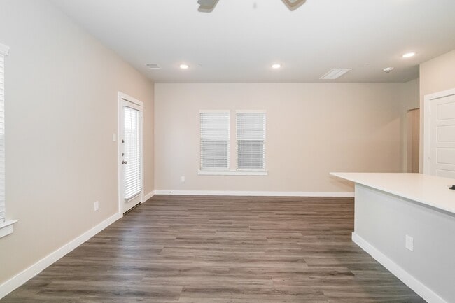 Building Photo - 309 N Centro Cir