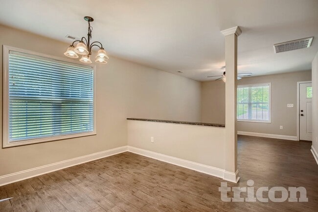 Foto del edificio - 340 Belvedere Dr NW