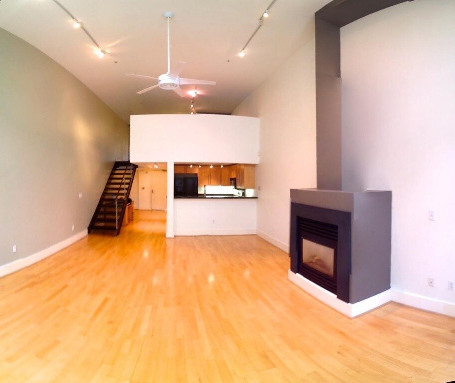 Primary Photo - 2030 3rd St