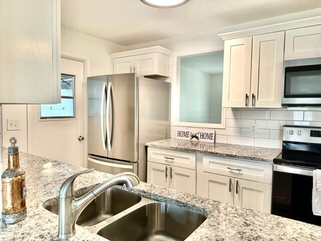 Building Photo - 603 SE Harborview Dr