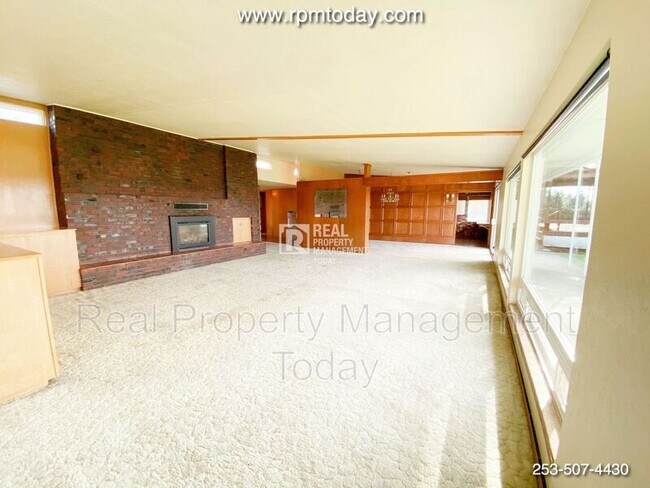 Building Photo - 3842 N Frace Ave