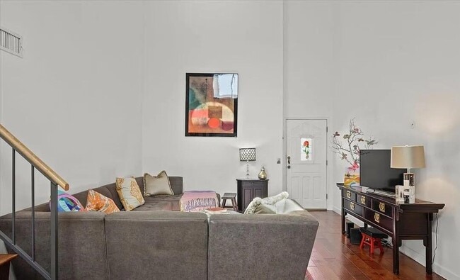 Foto del edificio - 12938 Valleyheart Dr