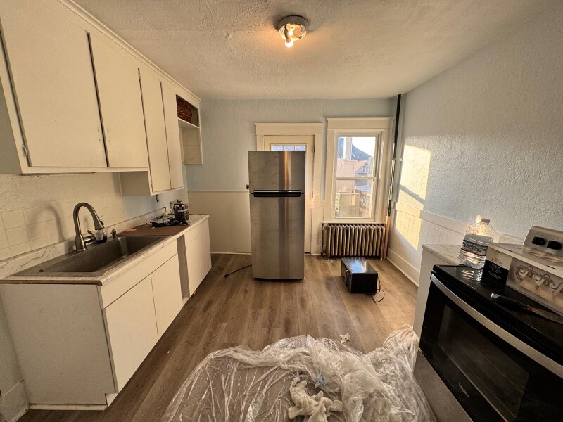 Primary Photo - 467 Burgess St