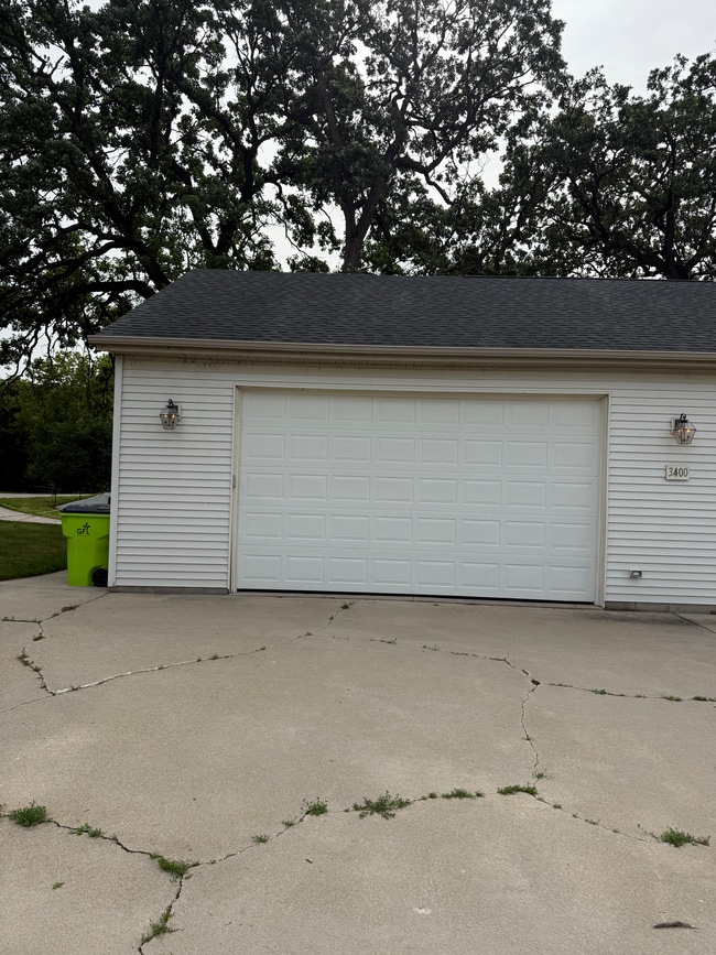 2.5 Insulated Heated Garage - 3400 N Sawyer Rd