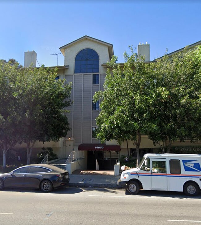 Building Photo - 14050 Magnolia Blvd