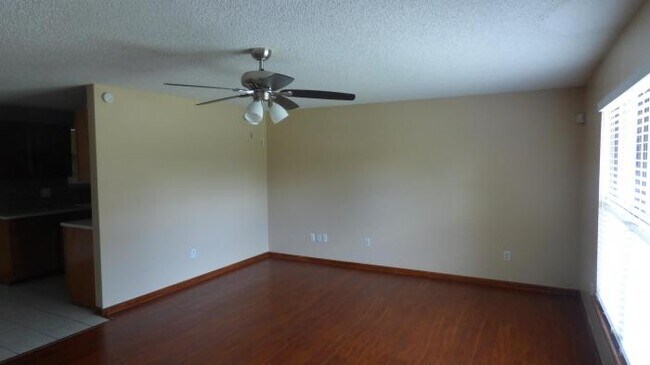 Foto del edificio - 3 bedroom in Jacksonville FL 32210
