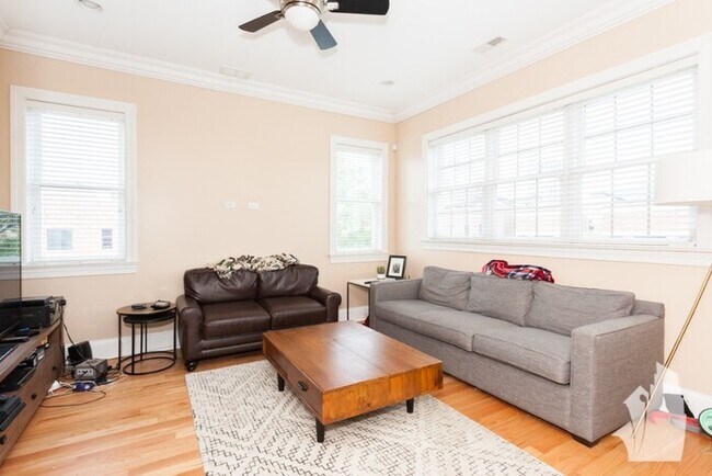 Foto del edificio - 3718 N Wilton Ave