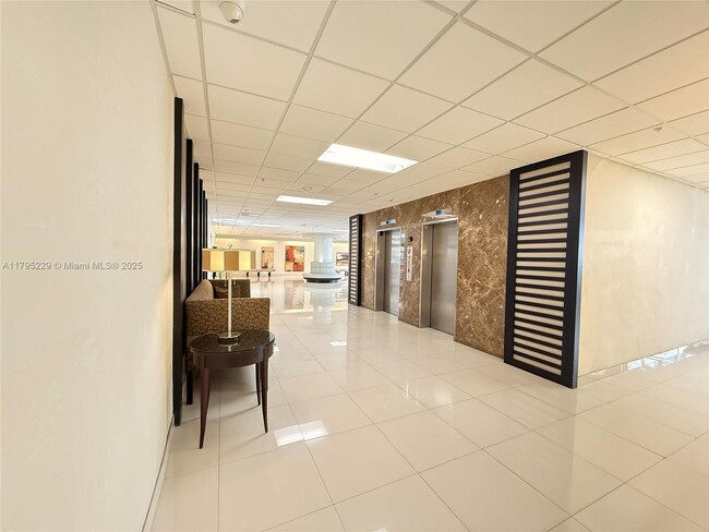 Foto del edificio - 1623 Collins Ave