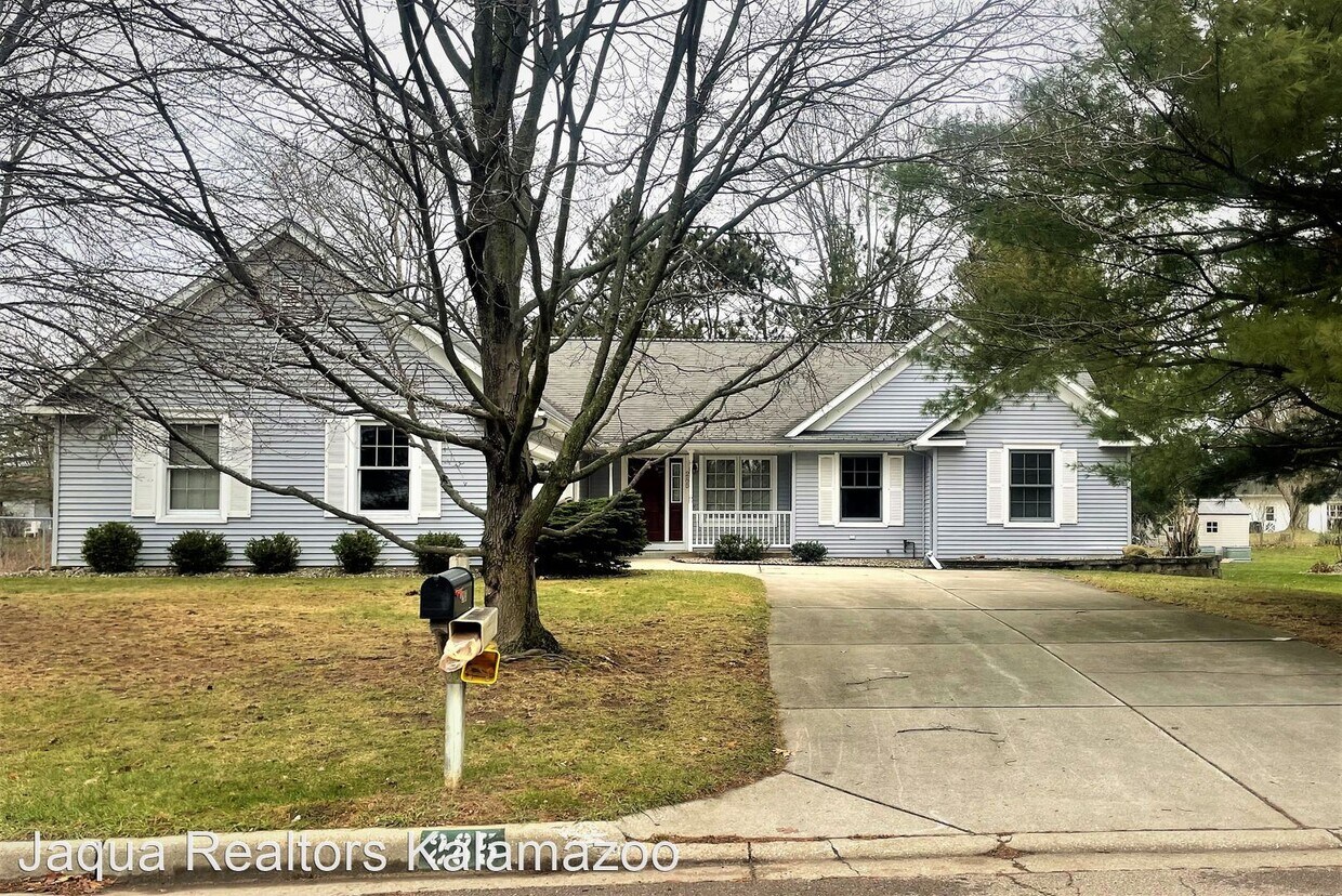 3 br, 2.5 bath House 285 Trafalgar Trail House for Rent in Portage