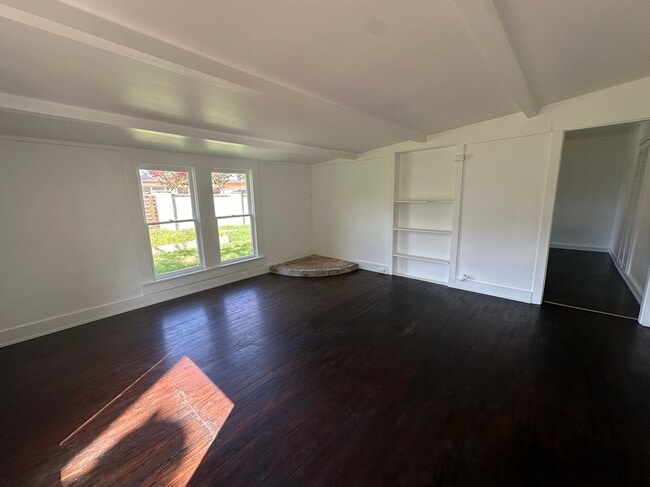 Building Photo - 603 N Orange St