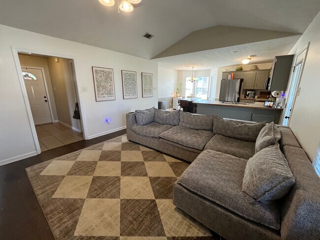 Building Photo - 98 Rosebud Cir
