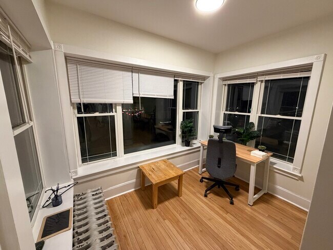 Foto del edificio - 3349 W Eastwood Ave