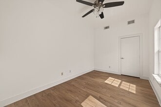 Building Photo - 724 Ruthven St