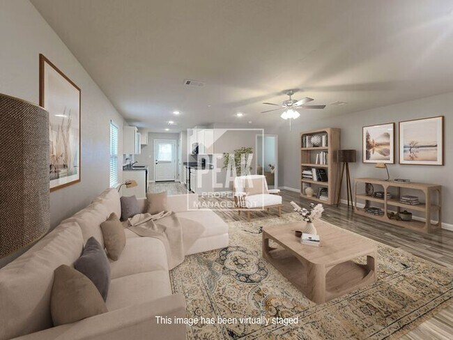 Building Photo - Beautiful Townhome for Rent in Granbury!