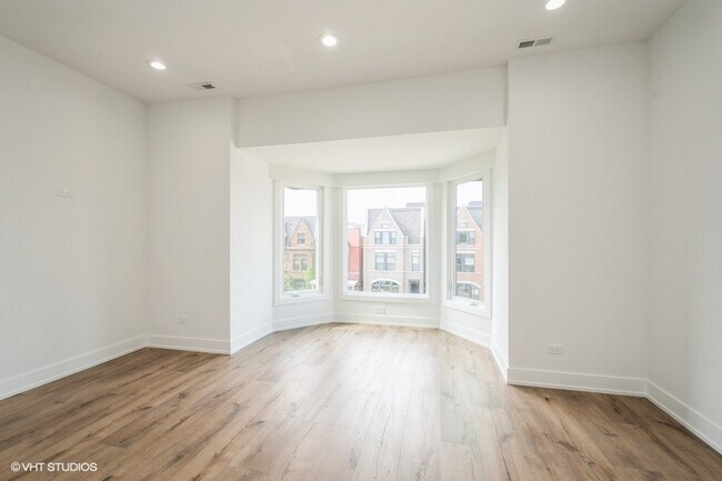 Building Photo - 4351 S Oakenwald Ave