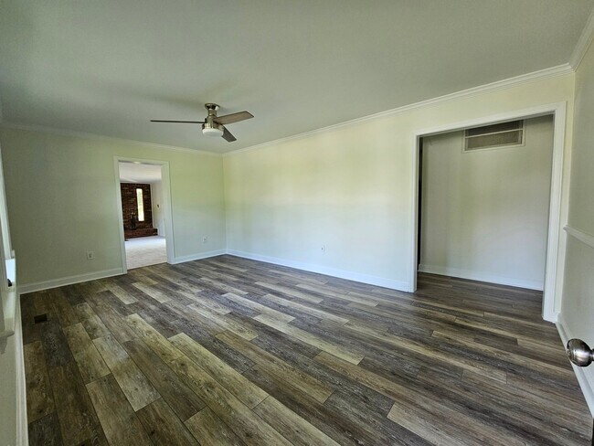 Foto del edificio - 8405 Rugby Rd