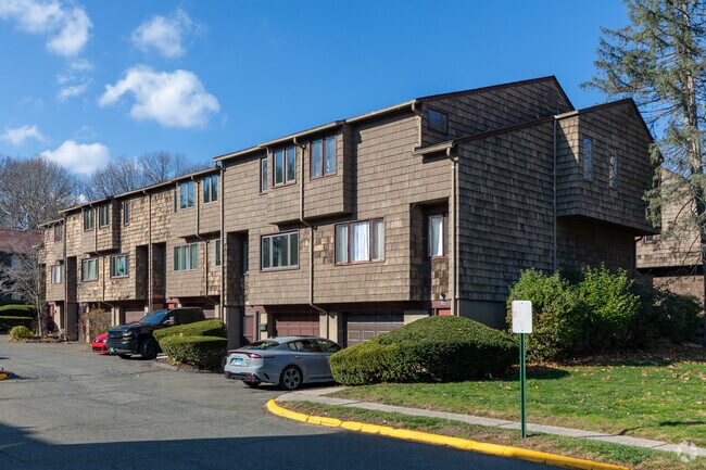 Foto del edificio - Hillside Village Condominiums