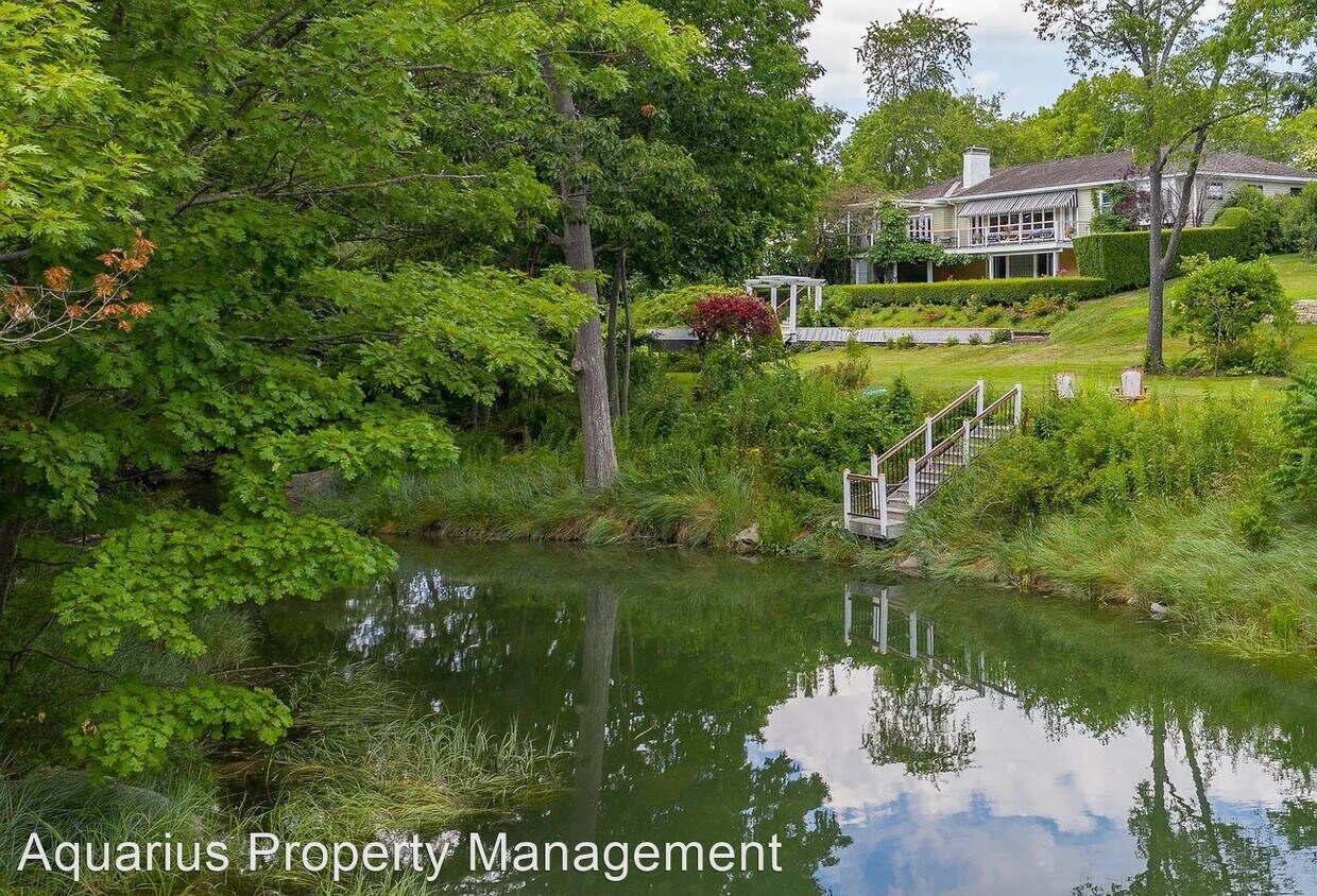 4 br, 3.5 bath House 31 Brookside Road House Rental in Portland, ME