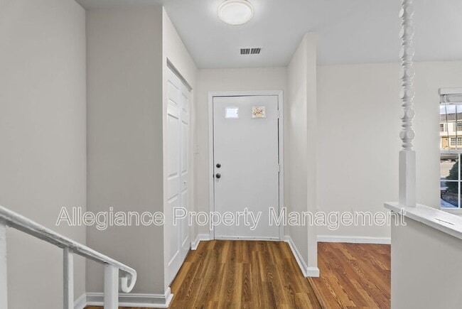 Building Photo - 2108 Monaghan Dr