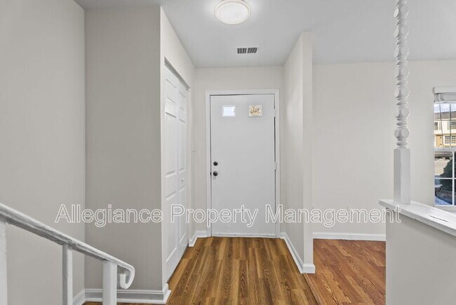 Foto del edificio - 2108 Monaghan Dr