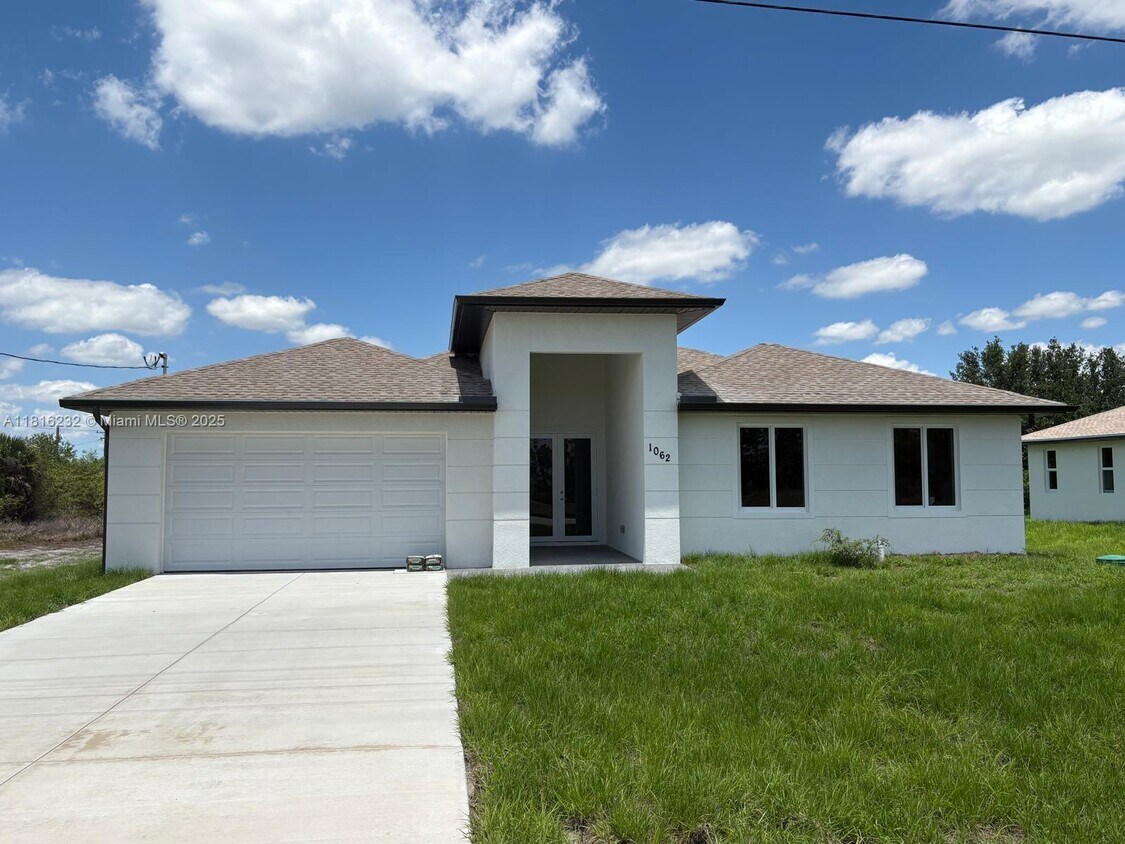 Foto principal - 1062 Bell Blvd S