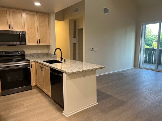 Spacious - 271 E Bellevue Dr