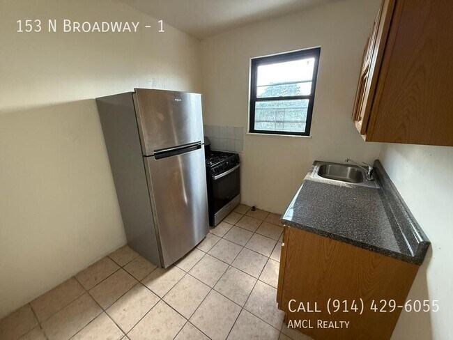 Foto del edificio - 153 N Broadway-1