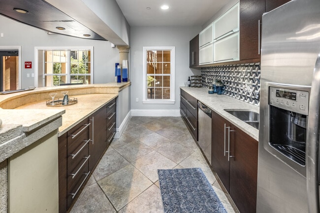 Building Photo - Casa Bella on Westshore