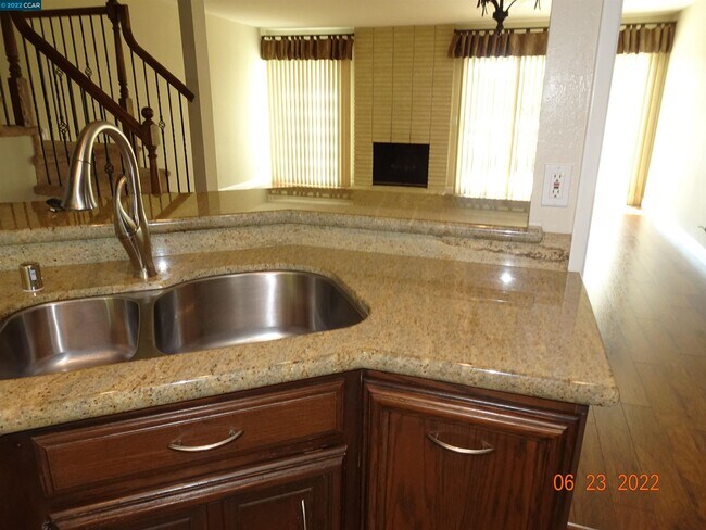 Building Photo - 729 Tampico Pl