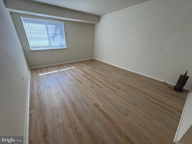 Foto del edificio - 7980 Audubon Ave