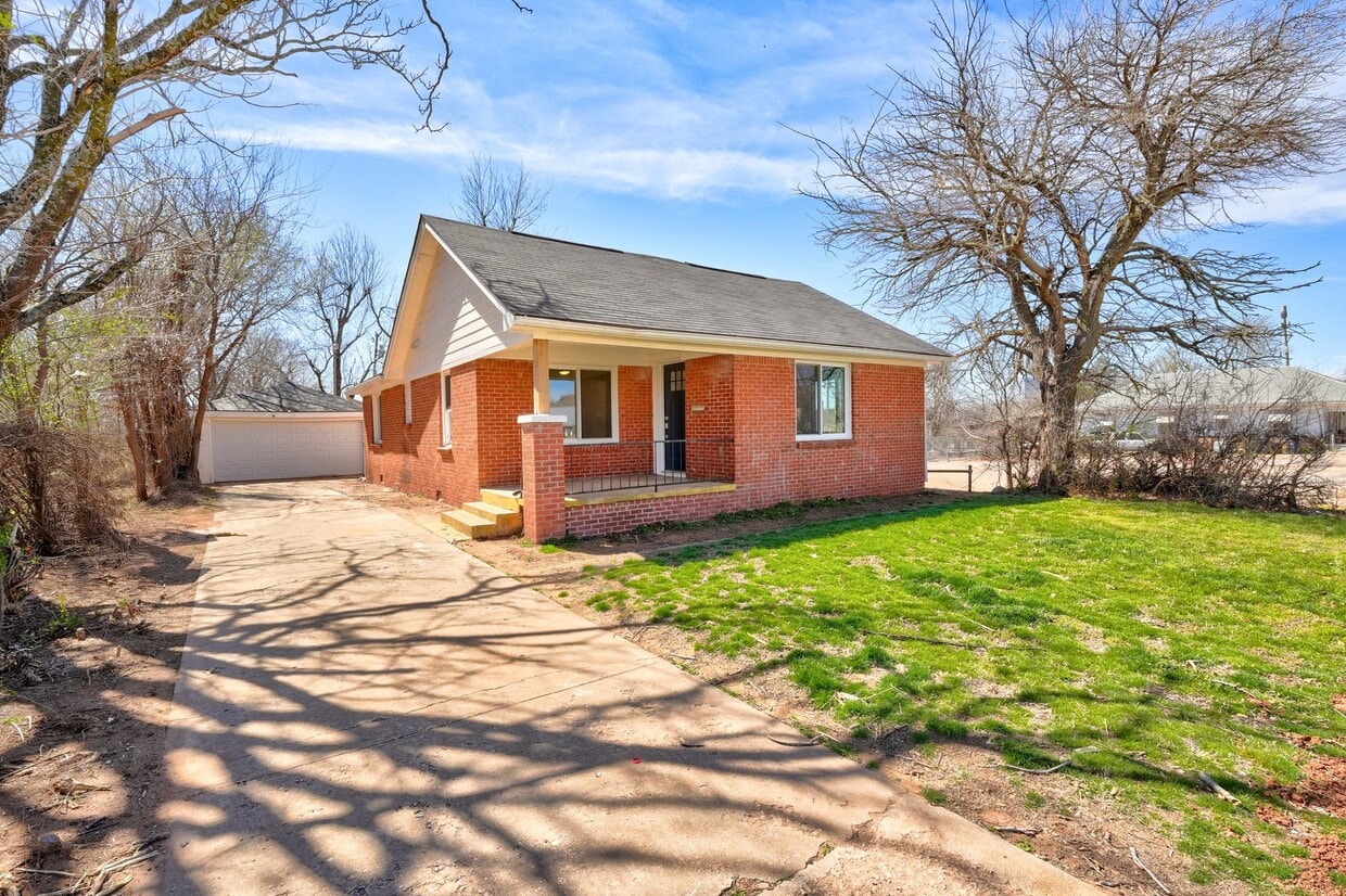 Photo - 1216 NE 8th St (Oklahoma City, OK)