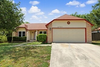 Building Photo - 2701 Hillview Ln
