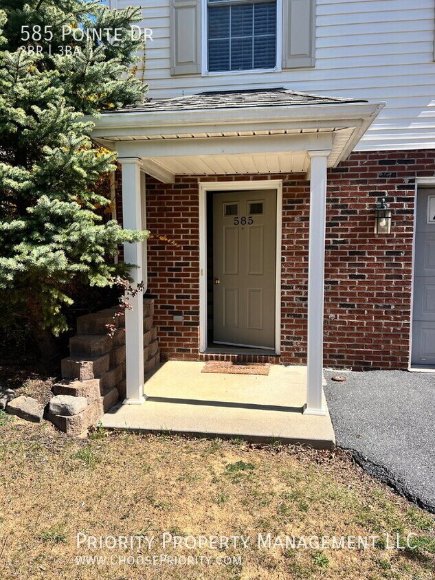 Primary Photo - 585 Pointe Dr