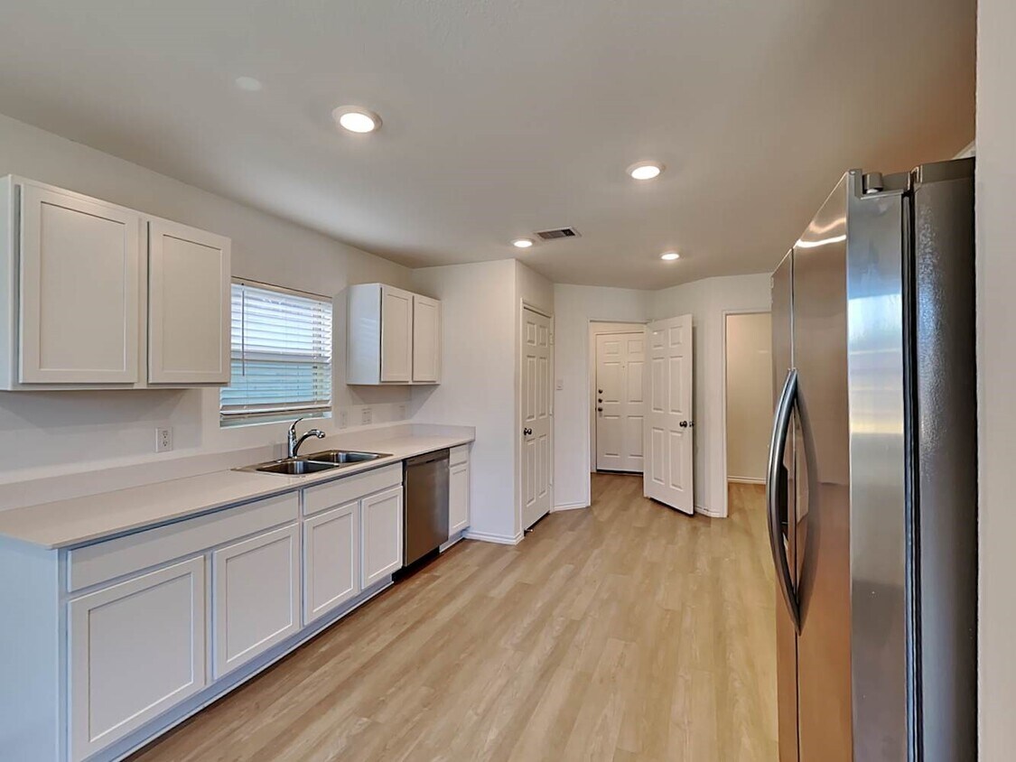 Building Photo - 18719 Charter Elm Dr