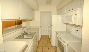 Building Photo - 2835 Winkler Ave