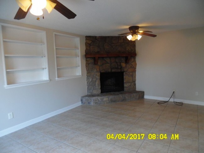 Foto del edificio - Great 3 Bedroom Home Near Ferry Park