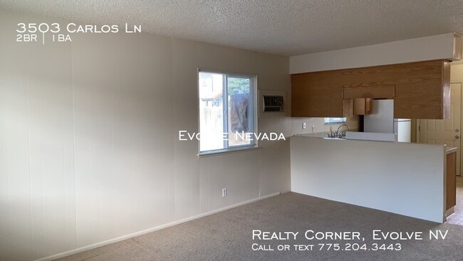 Building Photo - 2 Bed & 1 Bath in Duplex in Reno