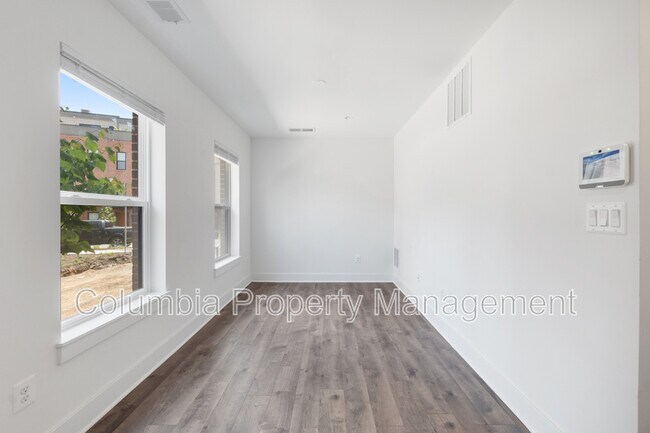 Photo - 14 Mural Walk NE House