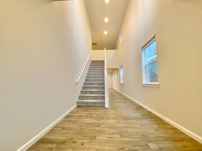 Building Photo - 4254 Andasio Loop SE