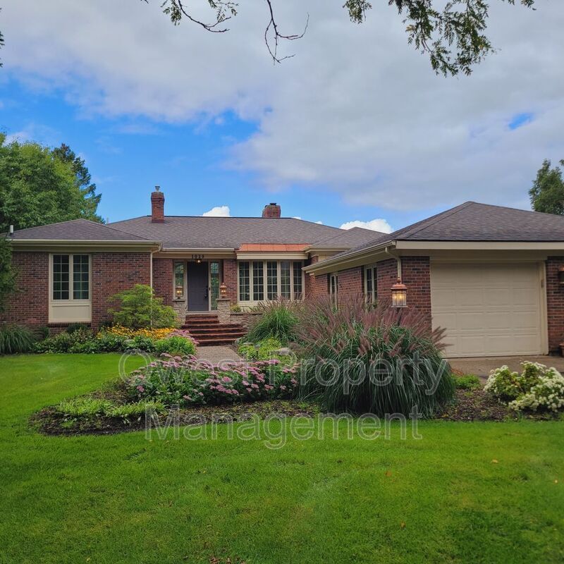Primary Photo - 1029 Thornapple River Dr SE