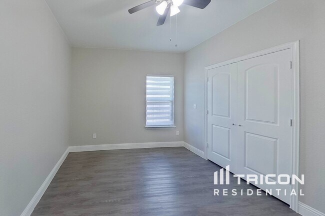 Foto del edificio - 1908 Carrington Dr