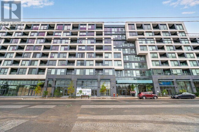 Photo du bâtiment - 2450 Old Bronte Rd
