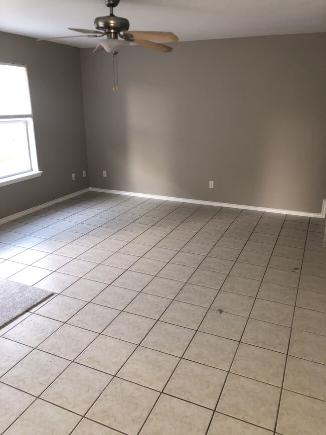 Living Room - 717 Sonesta Dr