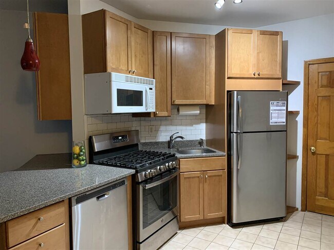 Building Photo - 75 Garden St