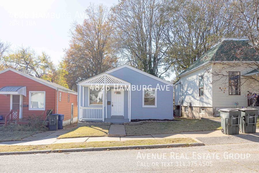 Primary Photo - 2bed, 1bath gem with hardwood floors