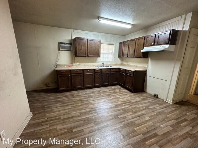 Foto del edificio - 3 br, 1 bath House - 2720 Amherst Street