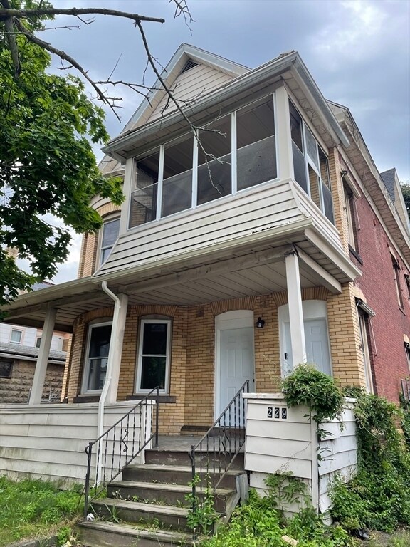 Building Photo - 231 Orange St