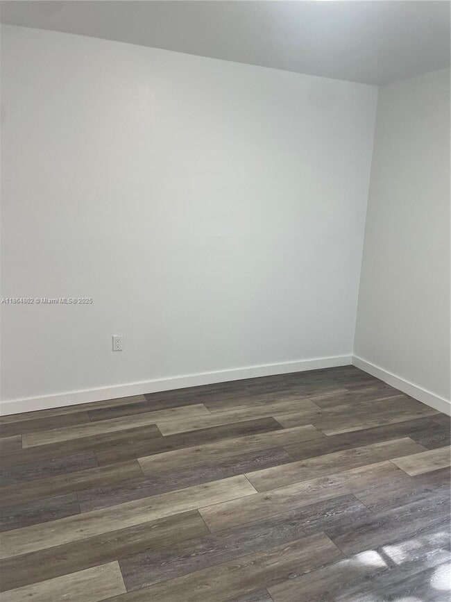 Foto del edificio - 4709 NW 7th St